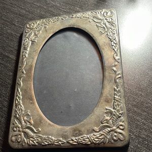 VINTAGE-SILVER TONE PICTURE FRAME PREOWNED 8 in. x 6 in.